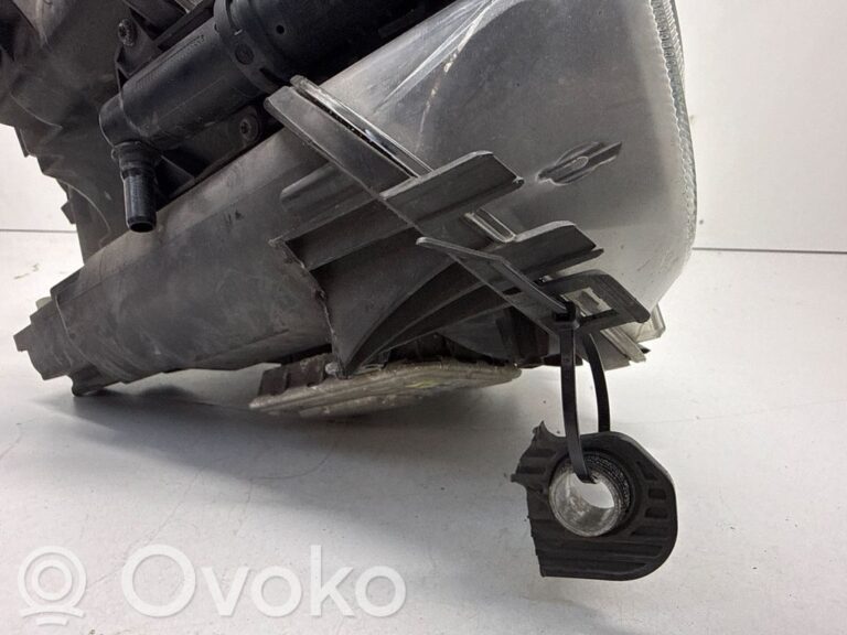 023d131d03e6784b97fed03aee4743d6-982a2d380e02bc8fd3b566577571ba5f_headlight_headlamp