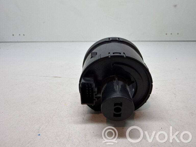 04c0f9b7c7fd14fc290ce3a267ae7061-c6caef085d30b2bd299e1599f0aa2286_light_switch