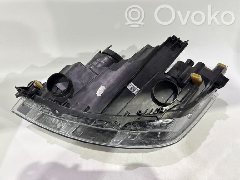 0f9b0bbae461c56b8f7354d86b6bff57-cf7e0d94624e8ffe1eb6bbec1c98ce94_headlight_headlamp