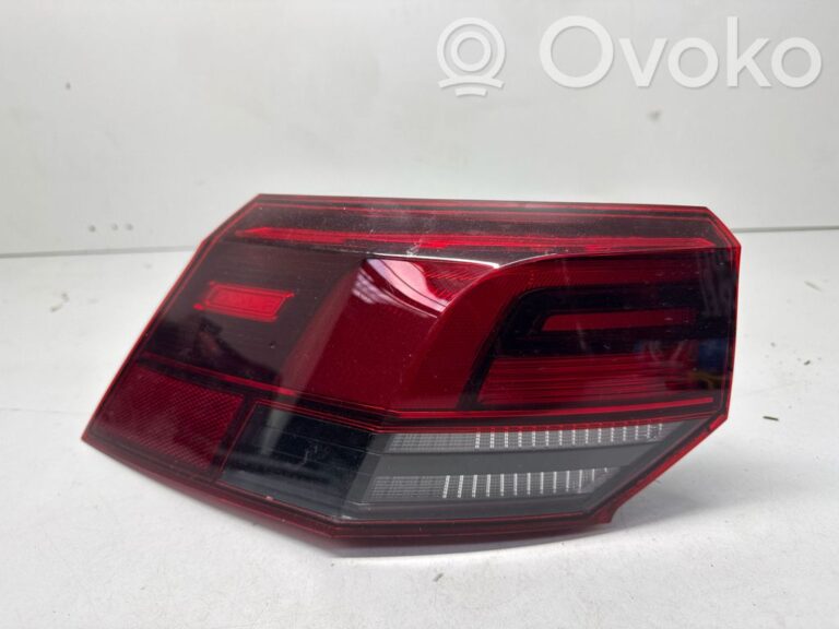 145d769fe49d228bfbdb6f7db9bbbee6-26676927be618ec6f599fb4561d9459f_rear_tail_lights