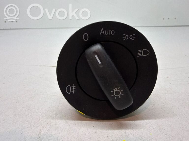 23ccf1fabc2217b64a61263c5538422a-7a2725e30ce9571047a19e569bb251de_light_switch