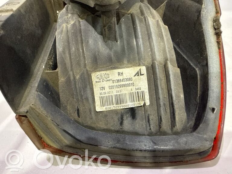 30b63a6e6f8b35f17450ff0f1dce9d4c-279410199f106717fc310d990819f088_rear_tail_lights