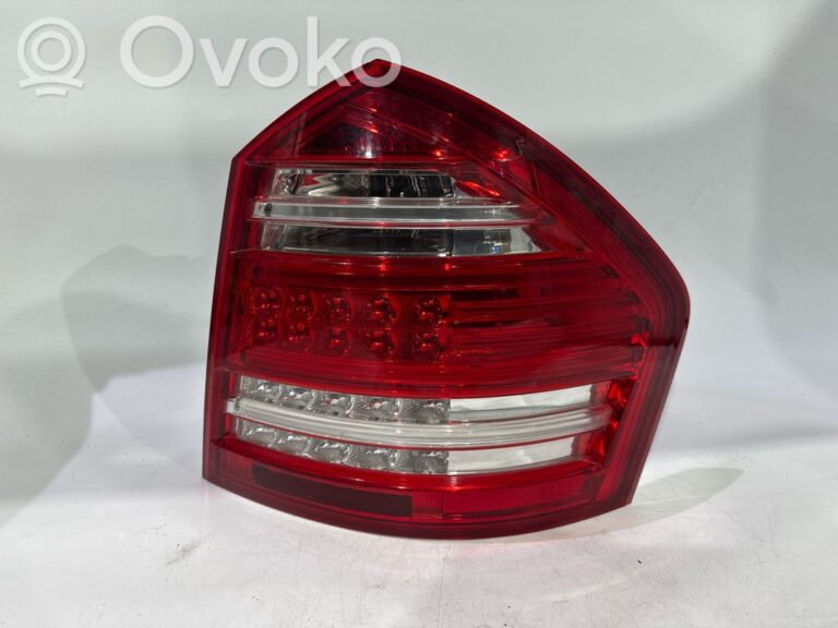 37e9fb901c564ba87786c4c9fdc48890-8aebacab77fdb2482e12c83635817e6d_rear_tail_lights