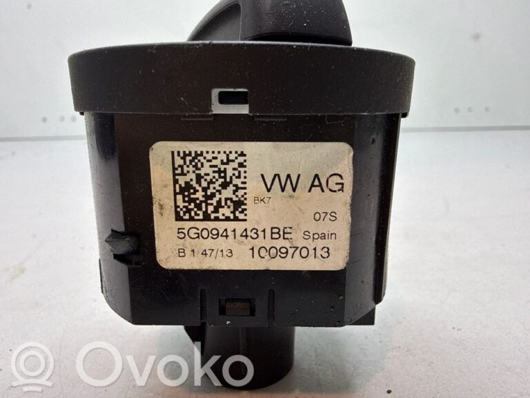 39df3ba3fceb465c55a546d989d10f6c-72225b518c6a417680709c4549ab25a8_light_switch