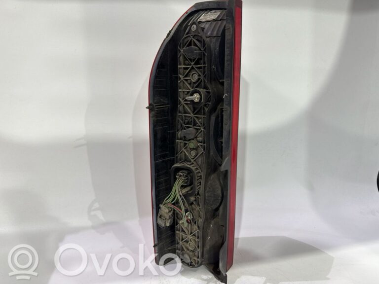 3ae5b1a004aad5a8e2567f2e1b064810-a42c164e671a145813f0e8992f10d32a_rear_tail_lights