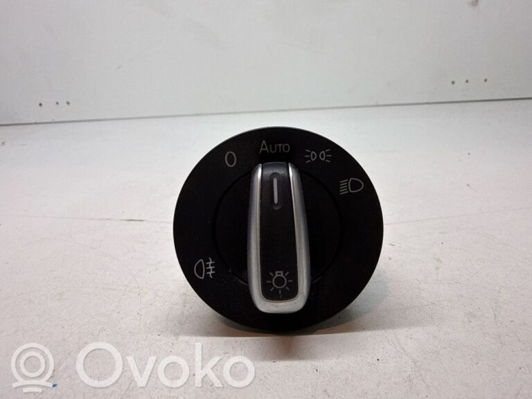 434713d0e09441bb70cf60d5371cac0e-7f224de181ebab45c31b3ca138fa2636_light_switch