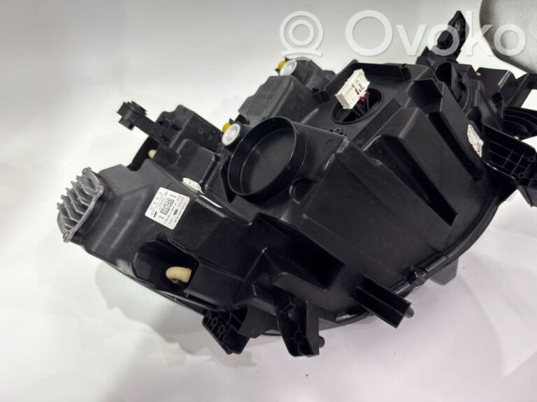 43673d349099cf41938a043a2f3a95a7-9b94a9138411f2162a643a5b14b7a1be_headlight_headlamp