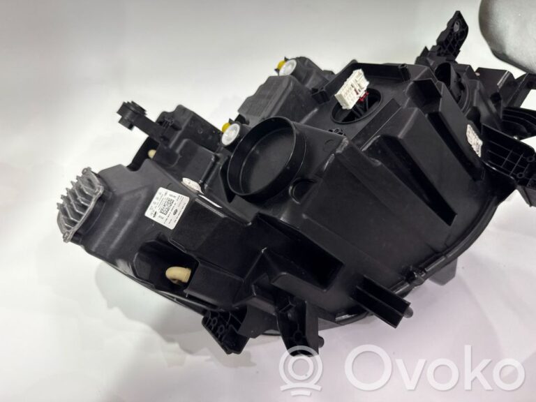 43673d349099cf41938a043a2f3a95a7-9b94a9138411f2162a643a5b14b7a1be_headlight_headlamp