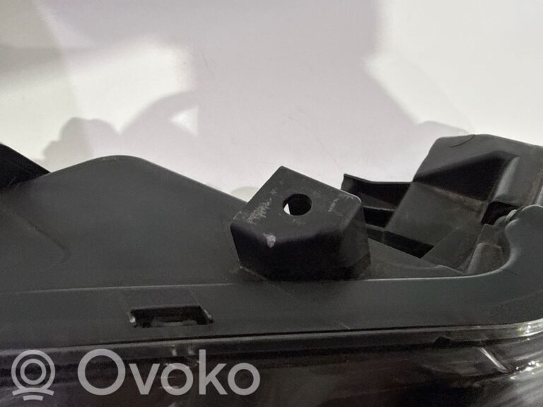 448dc927b06cb3f8709cc19725f820b2-6ed3576273a4ed2602a7d52033cba107_headlight_headlamp