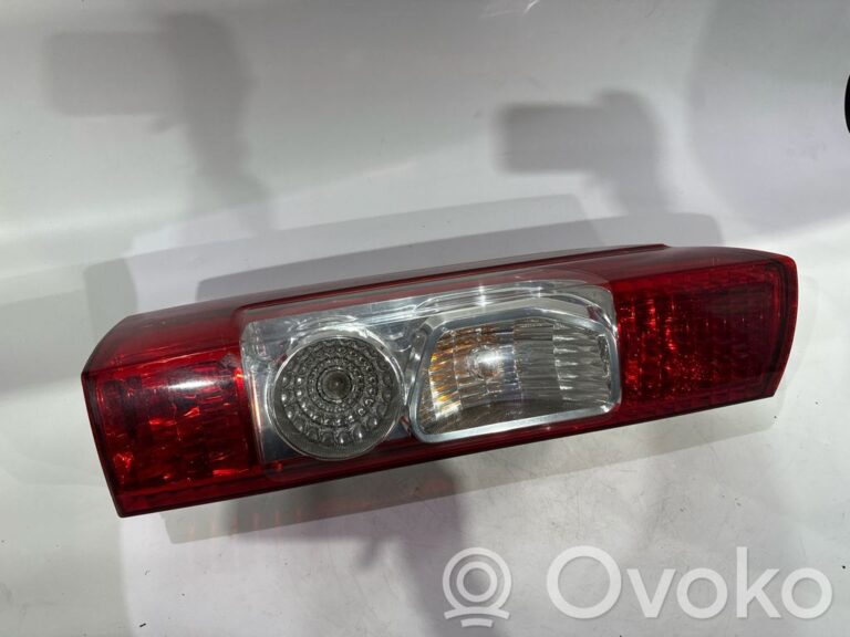 4bee8e6e5fc887ca7c27fb213823c61c-7457dfa01e420fb700128e906fd21e35_rear_tail_lights