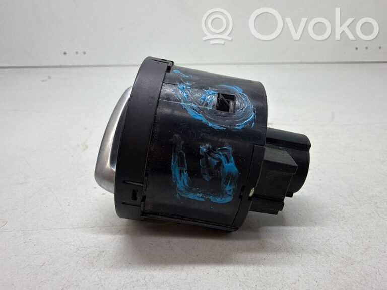 50f7a0dc70bd7b8e0b6d2c939e549058-b55001a87758a76d025af02f15648d72_light_switch