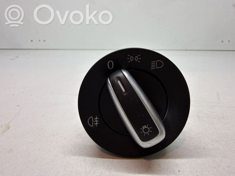 57035f1ea025d26bceaa30d354b71e1d-ce020191b966a2f98db1e453c487d23d_light_switch