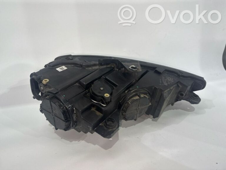 592b841d907c4caeb7c5330b52362bd3-90f07a136c001f40394c75cae667f025_headlight_headlamp