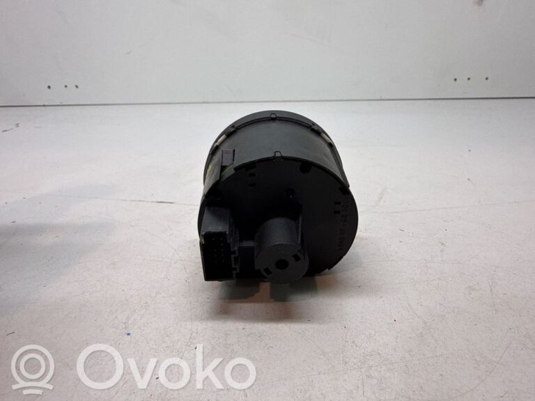 5a2ae9e7ad8fe3cd7b6d6aa672dc8761-ea63f646534e12d01fed199eccfbab7f_light_switch