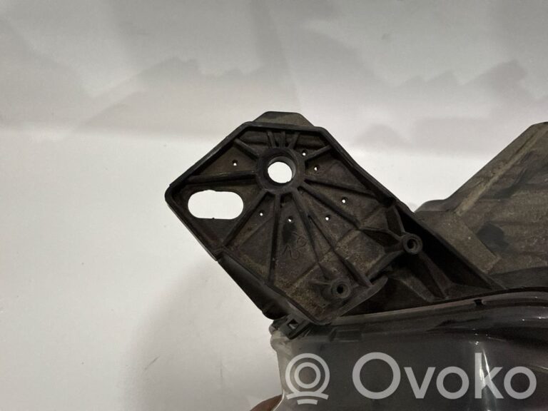 5deb904da0aa0837e2e6ce08c24a497b-258cb03d7489eeefb4583bf5ce7724f8_headlight_headlamp