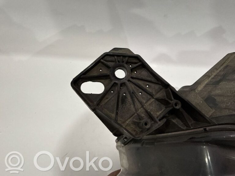 5deb904da0aa0837e2e6ce08c24a497b-258cb03d7489eeefb4583bf5ce7724f8_headlight_headlamp