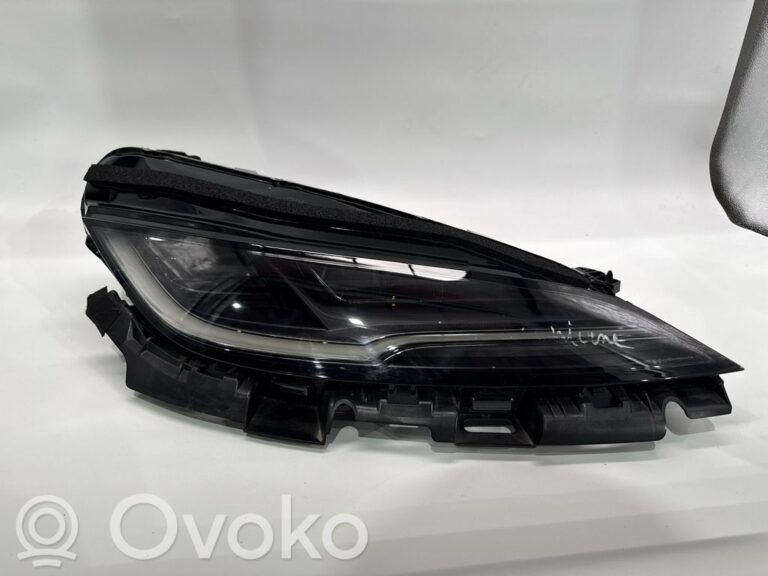 6607d5ac6004fefbceaabb12c8418a9b-52af8bf47e77acb222f4fdc23e4f073d_headlight_headlamp