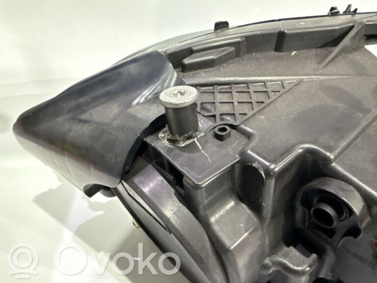 703763848d08d66ba3d2b38e025be9fe-fef960dce9e50e6b3dfde07d101b268e_headlight_headlamp