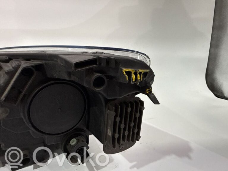 74677ddcc95b348d9c316099853f91fe-802e09961acc00533d9b14026f2d89ec_headlight_headlamp