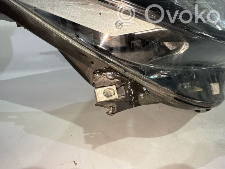 7b1dffb0da1e9ba366e658976627587b-d77f2373156ddeeaec965e9082b80b04_headlight_headlamp