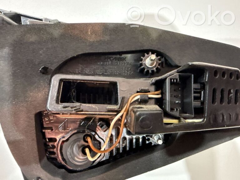 7c3f211c2237e7078f324d5b1fcce3c3-57a42d2a3f0f2310d7aa6bc213a723dd_tailgate_rear_tail_lights