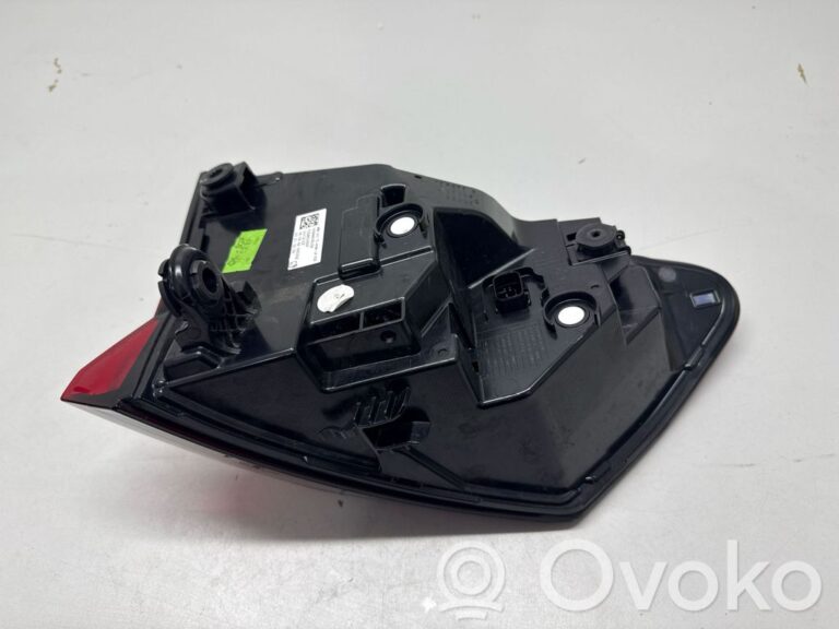 7d00aa3548c419128f3360531c79cc61-6e00f785ea9d911fa77fec694c85f28c_rear_tail_lights