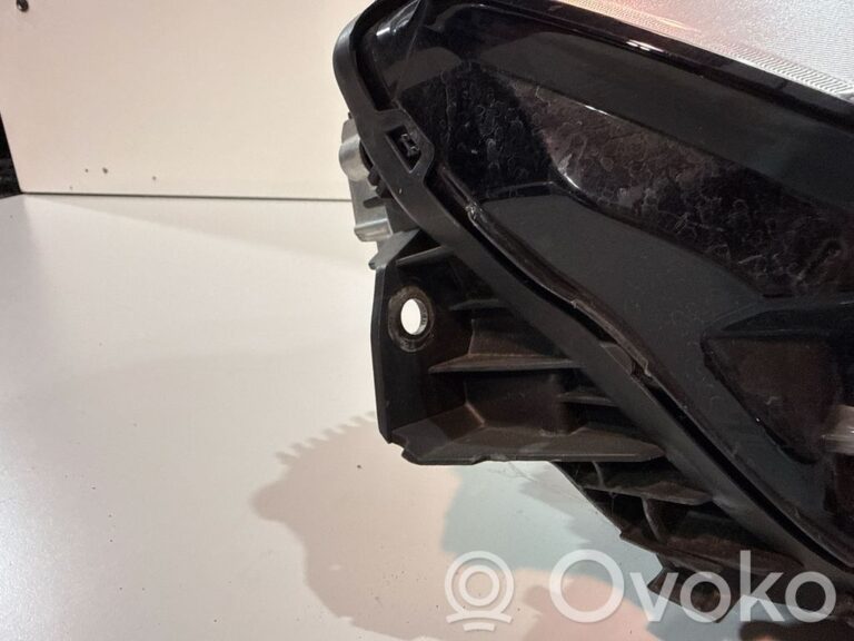 7ed3204e99f10f8ca6f53424d6a4c6f1-4f07e79d513d601bdccb06488ebc7805_headlight_headlamp