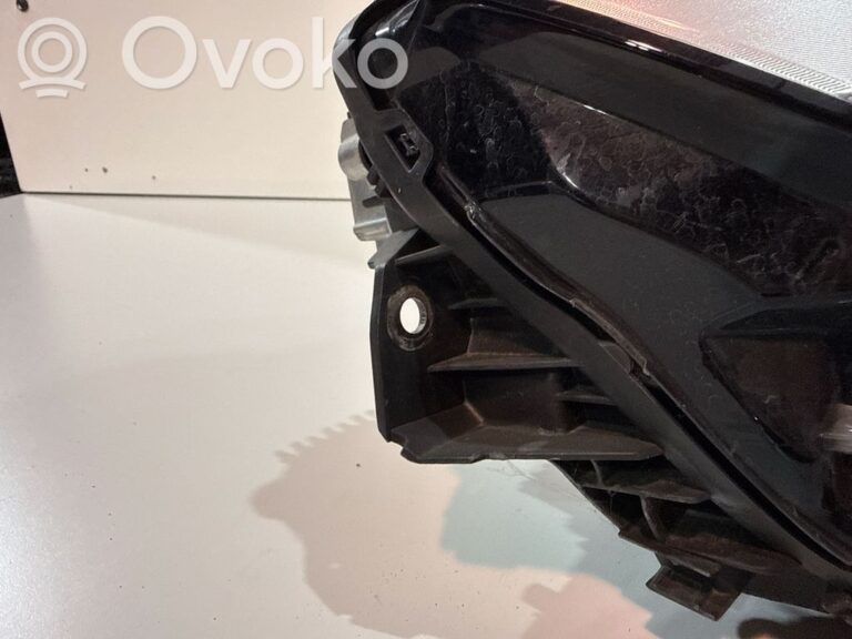 7ed3204e99f10f8ca6f53424d6a4c6f1-4f07e79d513d601bdccb06488ebc7805_headlight_headlamp