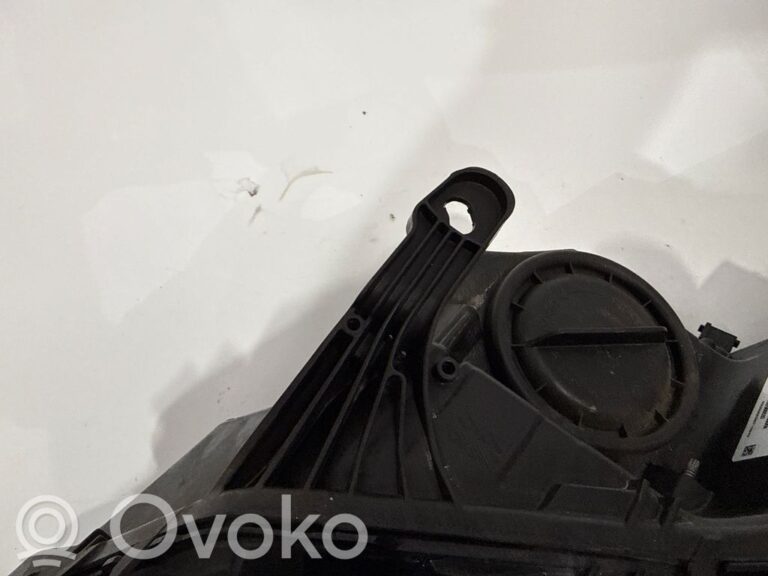 841dc0683e3754ae68192cb10e454927-a4bf1514372320a47382a4438a4220c6_headlight_headlamp