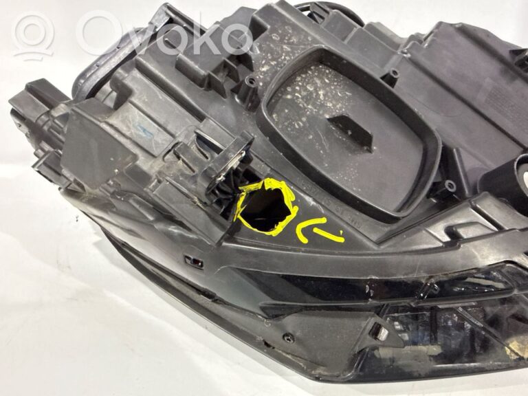 88e949c92a7e2124b255fc810650a189-68b17daec338fbd164ec9e25ef932f89_headlight_headlamp