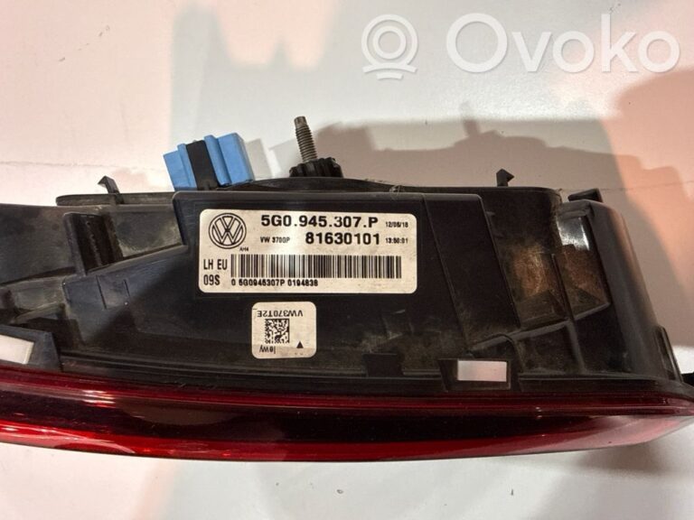 897f0076eb59d48e3b36944d0346378c-b9453f2d024aba2b3dc3f09d3e296457_rear_tail_lights