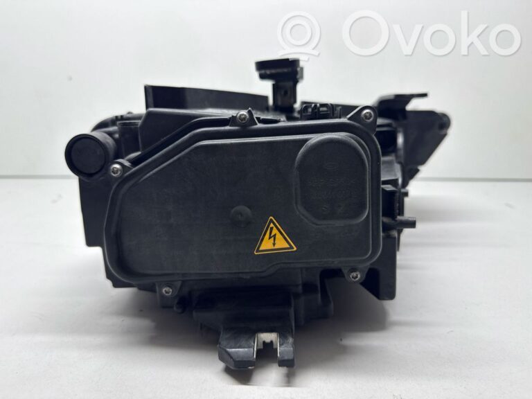 98aae0f3e863e102ffb4e43755d85b37-0c082bb58f86946b2cd063676c18b8ff_headlight_headlamp