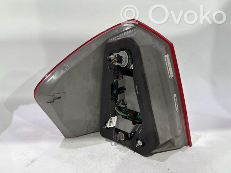 a249aa2c0239fdce56b60a14a52def7a-5f3c1022022f675137744daa31d53896_rear_tail_lights