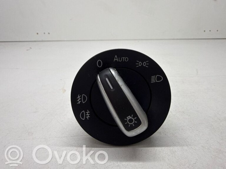 a25f3a76ba637616940deff93f28ff5c-88ed9f2cbdd038ce28e965c934bc10fb_light_switch