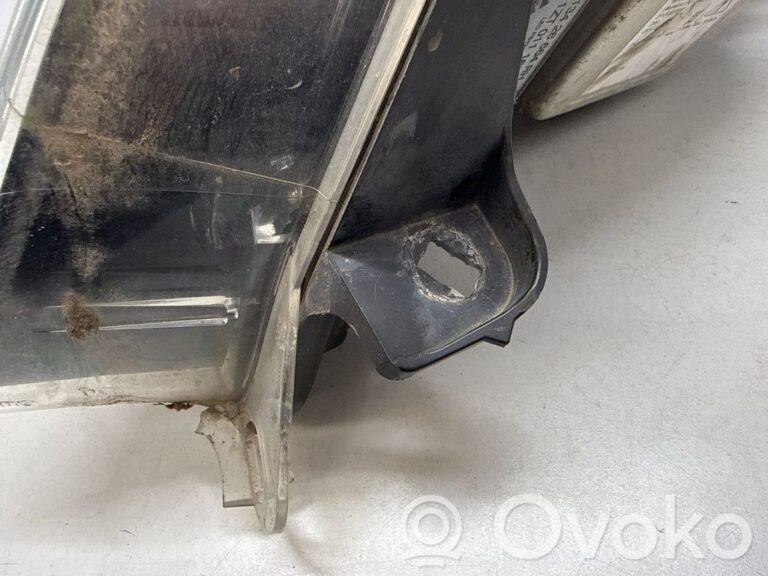 a49b9bd58928eaf172a0a15f09a40fe4-80a2472f6af74ea0afe5734472cf6d9e_headlight_headlamp