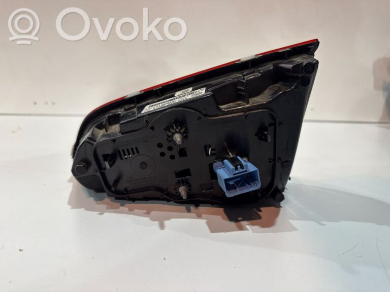a5e849d0e4114020ae83c3830f54c5bf-721477d26ee69d72423b8410f4d55edb_rear_tail_lights