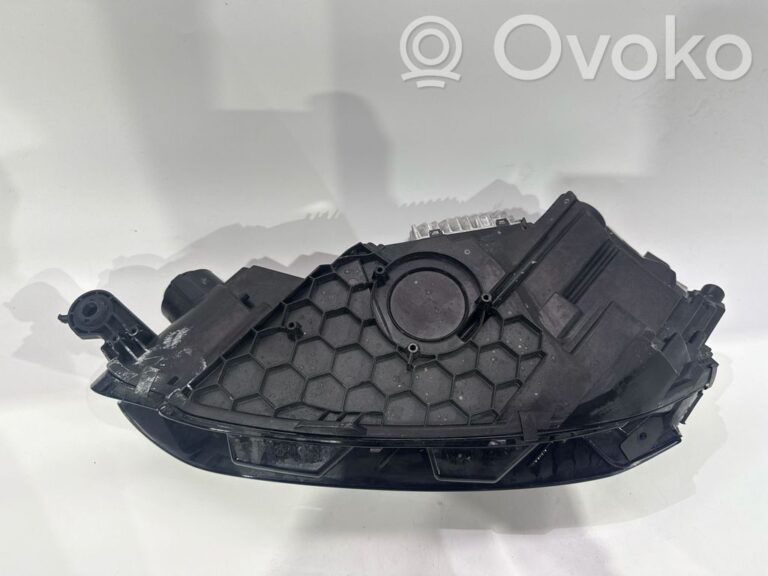 afe13fa0c472de72756086c6da1cdd59-7268a37073c9d0794ee7e9794686fa68_headlight_headlamp