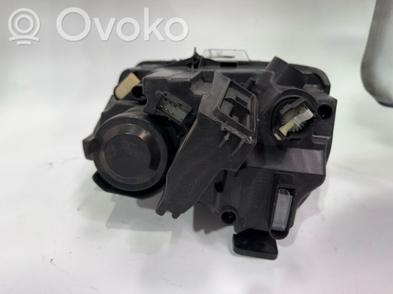 bb341e700fd878f196693acf4a7a7cdc-a3f4572d5fe0ad0f486ac1e602acc47b_headlight_headlamp