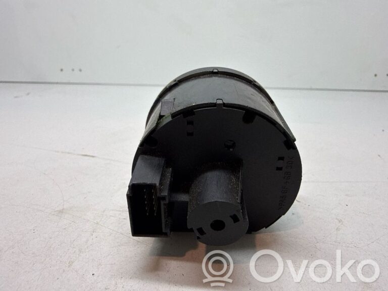 c9827bf1ea05add64bc5bc148e71d1ee-4a320cfd2f44ff3198e8464dc1703c2c_light_switch