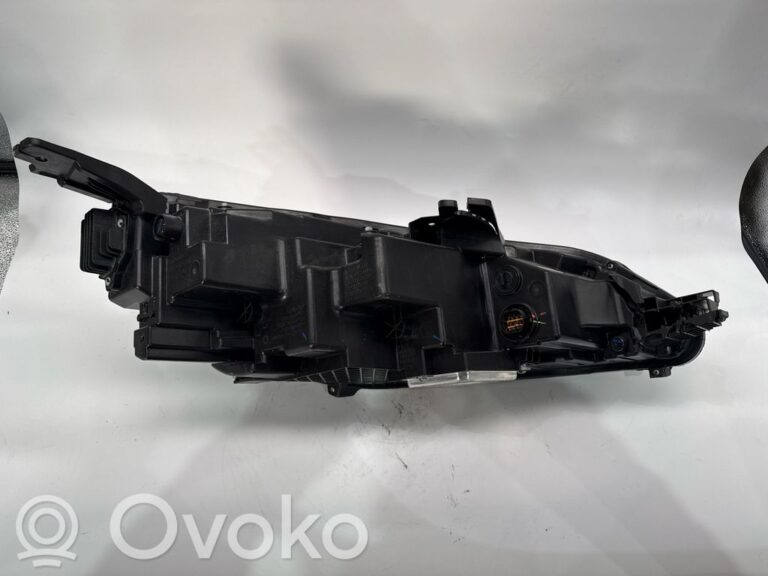 d3db8145ad6db962d75d6282eee802e1-d99991bc4d98fe5cb796d85b2532ae0a_headlight_headlamp