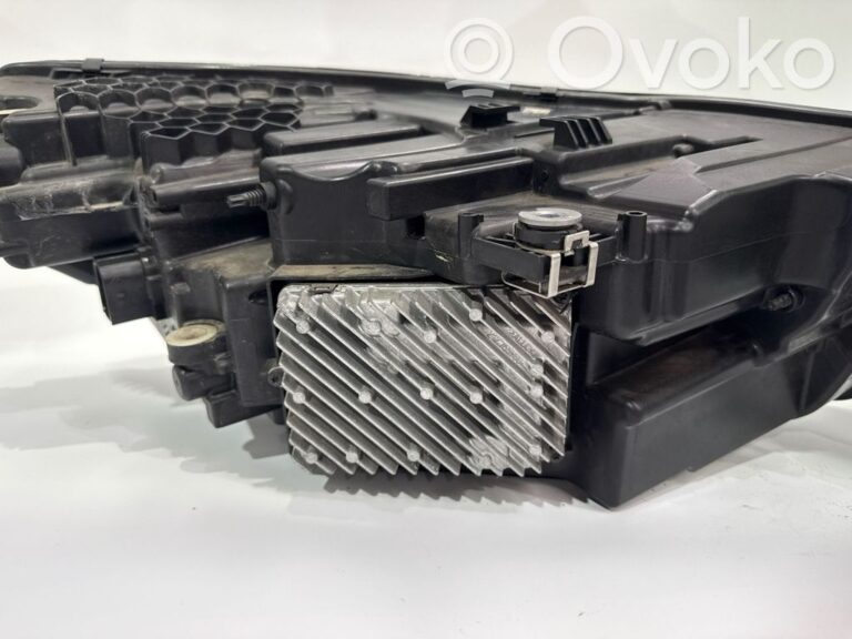 d9d62f15cb61ce80b5f8c340693e643a-22f3fbc6925499968cdd81846f94db11_headlight_headlamp