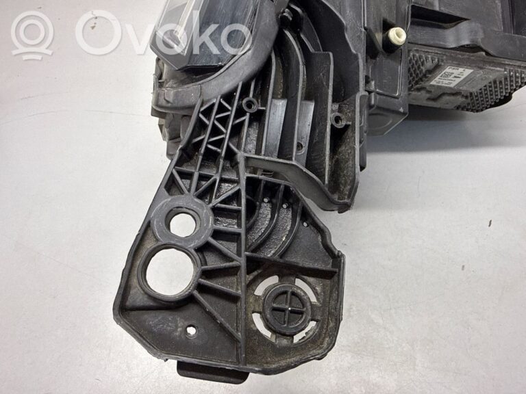 daf9b3c9da885b4968497873fe8604a8-e452242e33453a35f2289f5a35598df5_headlight_headlamp