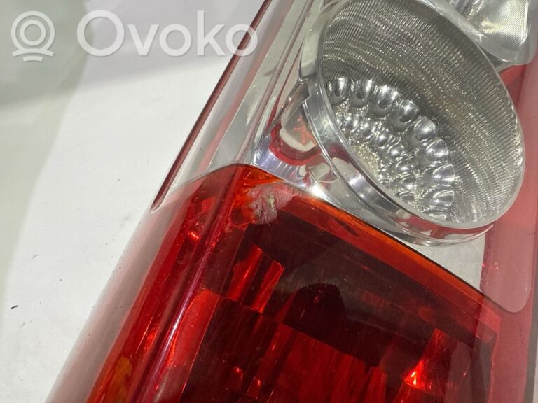 f995f5bc1456a34d3fb3cdc333856794-ca7d24929f49c3ce7361bb10148163c7_rear_tail_lights