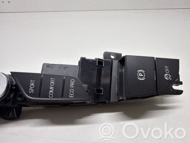 0d3bf14f97679771a586d1310c6c9660-90792ade7c05651deb10f0ce53bb8add_a_set_of_switches