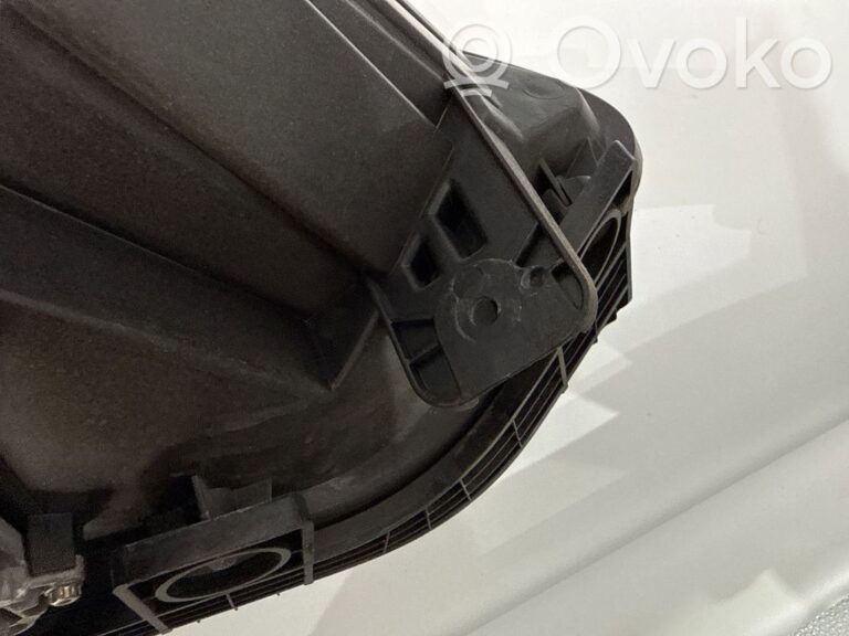 0e9dc47581a35e9f79d65f6877868c43-3bde2e06796082947afe383669c30563_headlight_headlamp