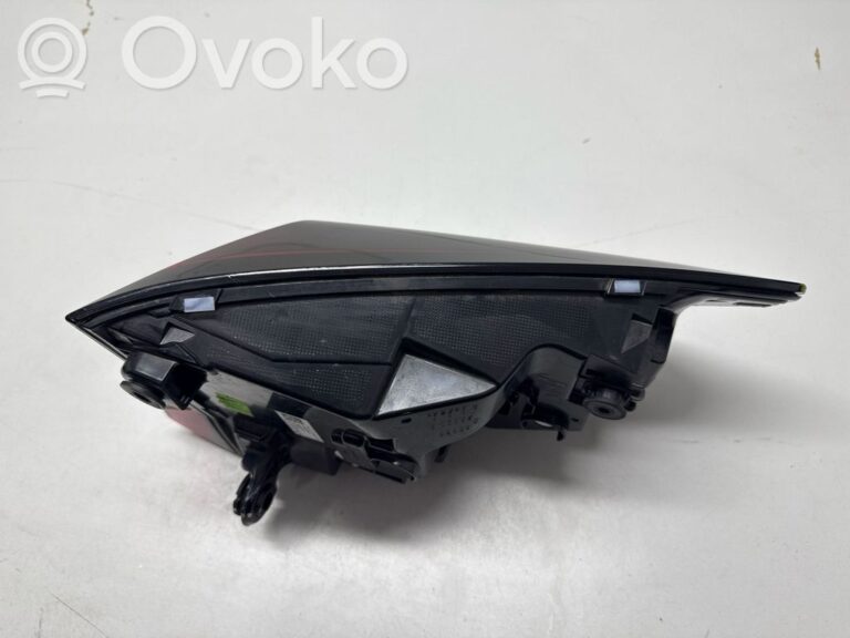 0fb96598365ccc2e1f44d5b72f51c729-0a1d005d261250b344bee425cd3fc50f_rear_tail_lights