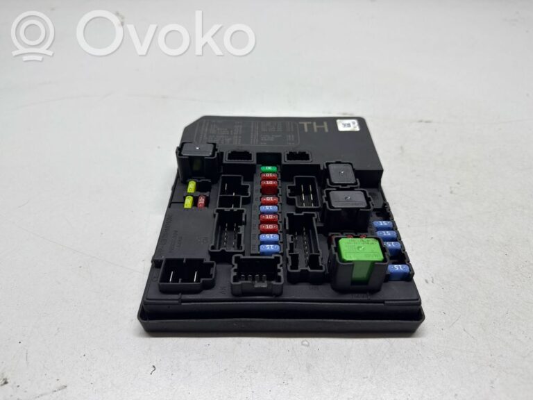 12c7b3097682fa3a2cd311e13270dcb6-nissan_juke_i_f15_fuse_module