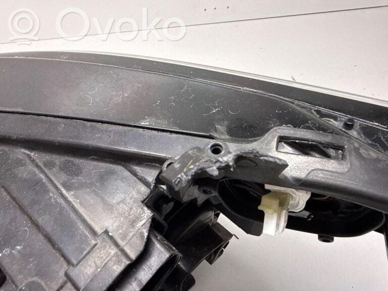 1586bcbaf9ed712490d96cfce11db825-ed3931becb7c129796b372c8baf28f9d_headlight_headlamp