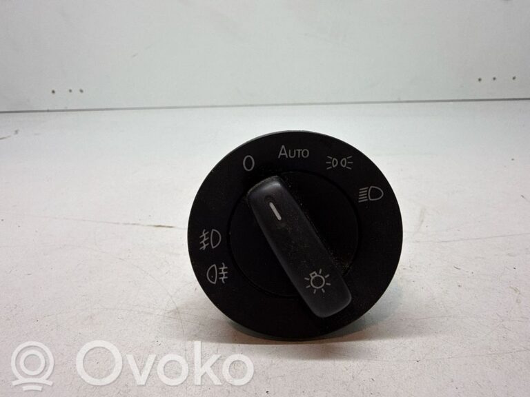 3b4c57e837b9aa515aa59a65cd2231c5-6cce2e3c913d33099032e827351672ec_light_switch