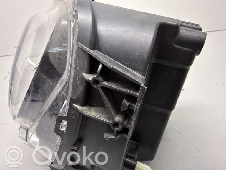 40d052e141699de15457b194d28e56b8-482b40951760e3bffea5544225d5e38a_headlight_headlamp